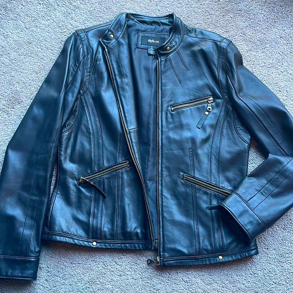 Black leather jacket - Picture 1 of 3